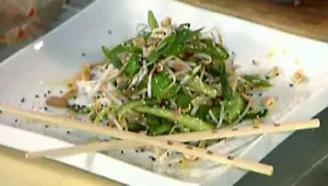 סלט נבטים תאילנדי