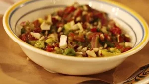 סלט אבוקדו בריא וטעים