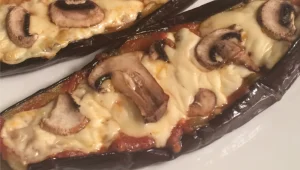 מתכון לפיצה חציל שאי אפשר להפסיק לאכול