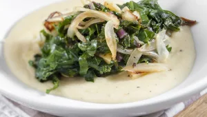 תוספות: קרם שעועית לבנה עם ירקות עונה ירוקים