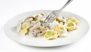 פסטה אפויה ברוטב שמנת ופטריות