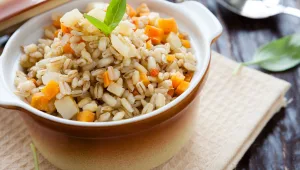 לא רק לחורף: תבשיל גריסי פנינה