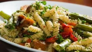 פסטה בשמן זית ופלפלים קלויים