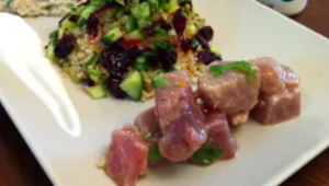 סלט קינואה לצד טונה כבושה, סלט חצילים ויוגורט