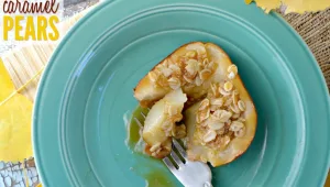 אגסים אפויים מקורמלים