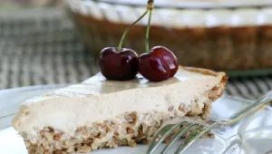 פאי שומשום ריקוטה ותפוח בדבש