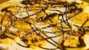 פרוסות אננס ושוקולד חם