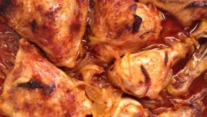 עוף עם בצל והרוטב טריאקי