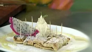 תאי-לוטי עם בננות ואננס