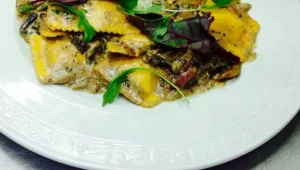 רביולי גבינות ברוטב הציידים