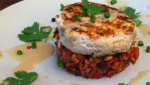 בורגר עוף על חיטה וירקות