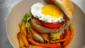 צ'יקן בורגר חציל