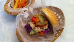 בורגר עוף בסגנון קלאסי