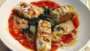 קבב עוף על קינואה, מנגולד וקרם עגבניות