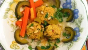 תבשיל קציצות עוף ברוטב זעפרן עם ירקות