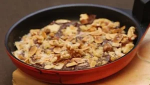 קרפ שוקולד עם חלבה ושקדים