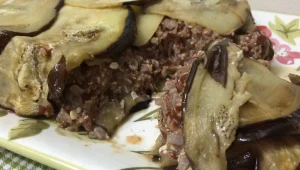 מאפה חצילים ואורז אדום