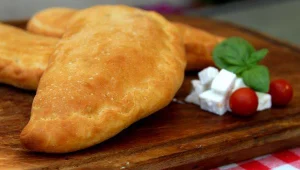 קלצונה חצילים וגבינת עיזים