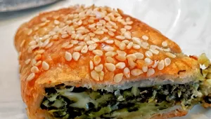 מאפה בצק פילאס במילוי תרד וגבינות