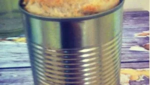 לחם אפוי בקופסאות שימורים