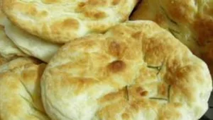 לחם כפרי שטוח עם שמן זית ורוזמרין