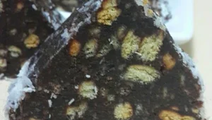 פרמידת שוקולד ועוגיות יין