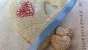 ימיסו את כולם: עוגיות חמאה בצורת לב