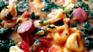 טורטליני עם תרד ברוטב עגבניות