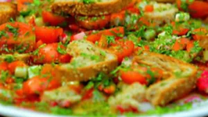 דג עם סלט שרי ואפרסק