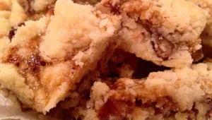 חיתוכיות בצק עם מייפל, פקאן ושטרויזל