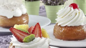 סברינה במילוי קצפת ופירות