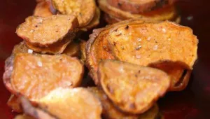 צ'יפסים אפויים של בטטה