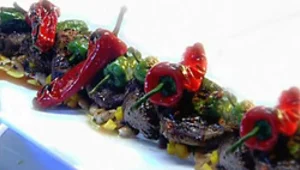 מדליוני פילה בקר עם שעועית לבנה