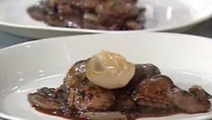 כבדים ברוטב יין אדום וסויה