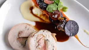 עוף משובץ בשקדי עגל