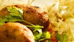 קובה בורגול עם סלט כרוב וטחינה