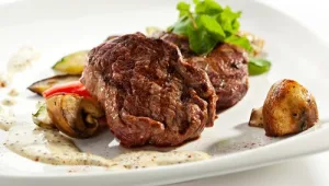 פילה בקר עם פטריות ושומשום