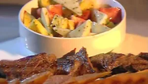 בשר צלוי עם בטטות וסלט לימוני