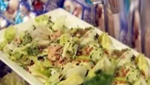 סלט עלים עם נתחוני עוף