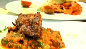 בשר צלוי עם במיה וירקות