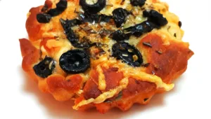 מאפה אישי עם גבינות וזיתים