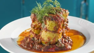 קישואים צלויים ברוטב עגבניות