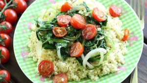 בורגול תרד ועגבניות שרי אפויות