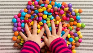 "שולחים את הילדים לגן עם רעלים"