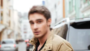 הכוכב בארון שמנהל זוגיות טראנס אטלנטית עם גבר