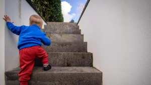 בן שנה וחצי שוטט לבדו ברחובות ירושלים