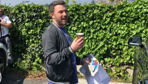 בן אפלק מבקש הוראות הגעה מצלמי הפפראצי