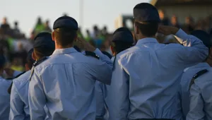 הענקת תוספות שכר למשרתי הקבע בתחילת דרכם