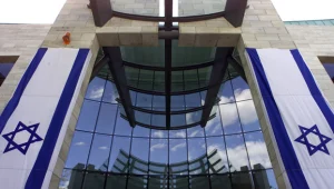 עובדי משרד החוץ מחריפים את האיומים