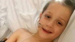 בגיל 4 - זה מה שקרה כשהגיעה אליו לקבר